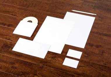 Marka kimliğini sabit mock-up