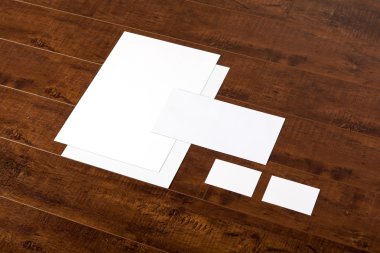 Marka kimliğini sabit mock-up