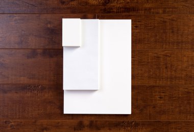 Marka kimliğini sabit mock-up