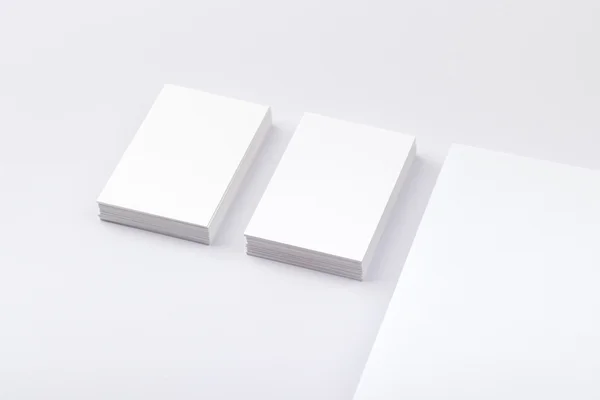 Визитные карточки, изолированные на белом — стоковое фото