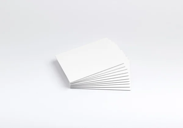 白で隔離のビジネス カード — ストック写真