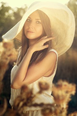 hüzünlü sonbahar kız