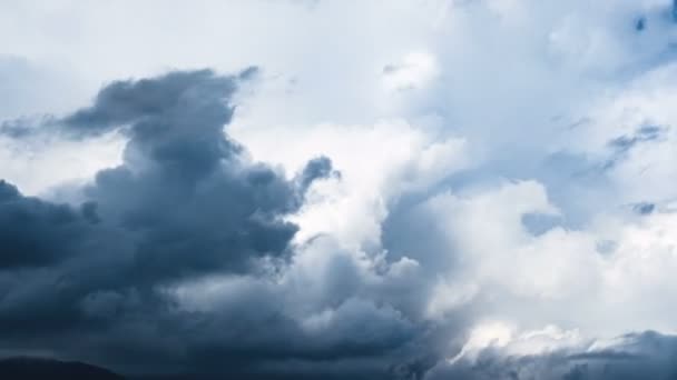 Формування дощових грозових хмар перед вітровою бурею, кліматична погода природознавство — стокове відео