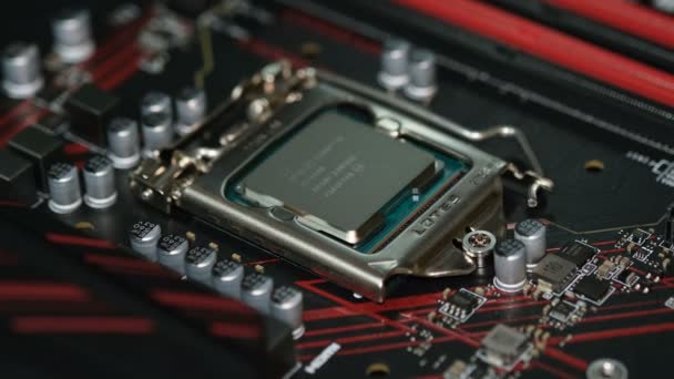 PC de escritorio Intel Core CPU instalado en la placa base de alta tecnología, chip de piezas de ordenador — Vídeos de Stock