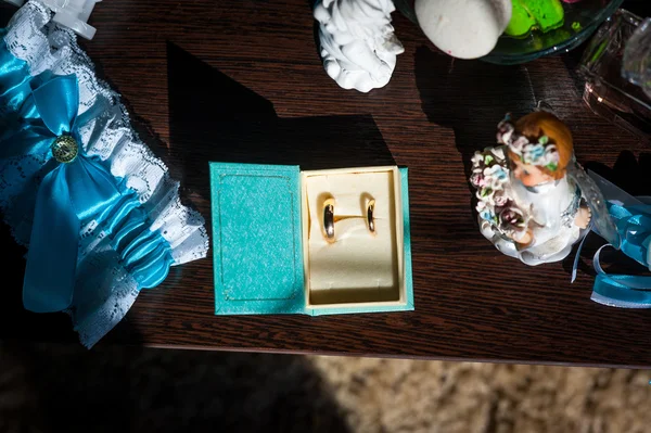 Bröllop attribut på bordet — Stockfoto