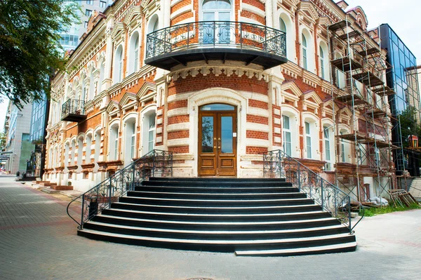 Restauración del antiguo edificio, escalera —  Fotos de Stock