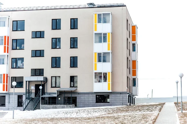 Moderna flerfamiljshus Block — Stockfoto