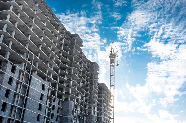 Grue sur un chantier de construction — Photo