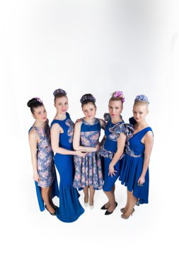 Dört gözle beş genç kız