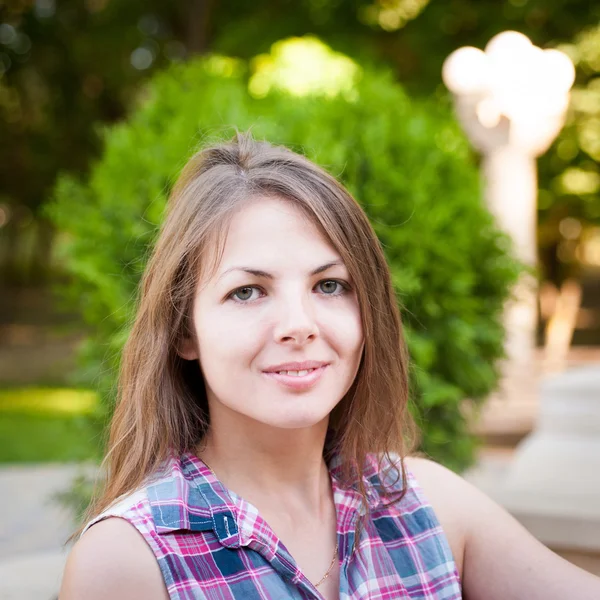 Linda chica sonriente — Foto de Stock