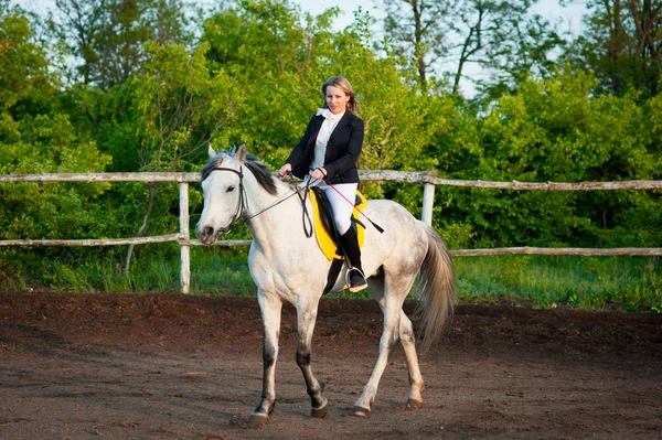 Reiterin auf dem Hippodrom — Stockfoto