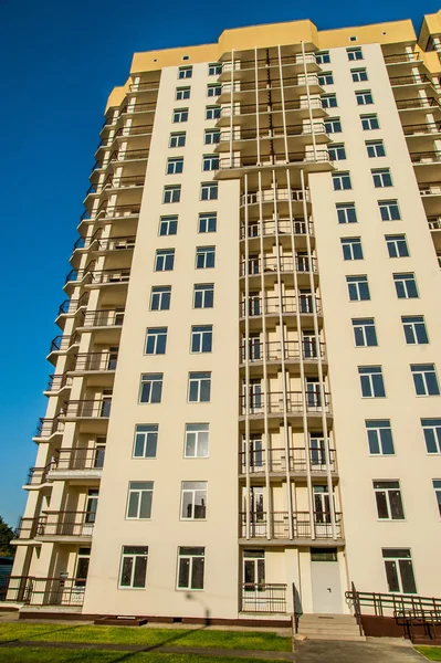 Modern apartment house — Stock Photo, Image