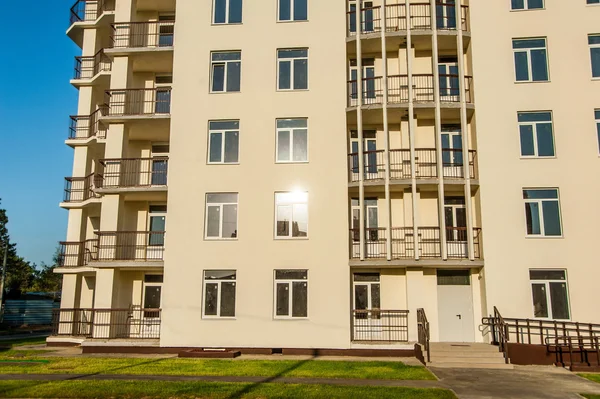 Modern lägenhet hus — Stockfoto