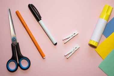 Çocuk kağıt işçiliği nasıl yapılır? Paskalya oyuncaklarını mandalla taşıyorum. Adım adım talimatlar. Anaokulunda ya da ev ortamında basit kağıt uygulamaları. Adım 1.Uzayı Kopyala