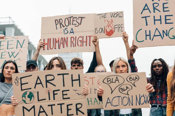 Jóvenes Estudiantes Protestan Calle Con Juntas Contra Cambio Climático Activistas — Foto de Stock