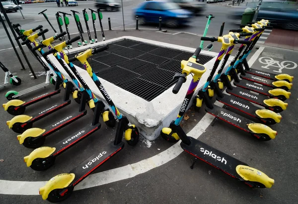 Bucharest Romania November 2020 Splash Electric Scooters Parked Sidewalk Bucharest — Stock Photo, Image