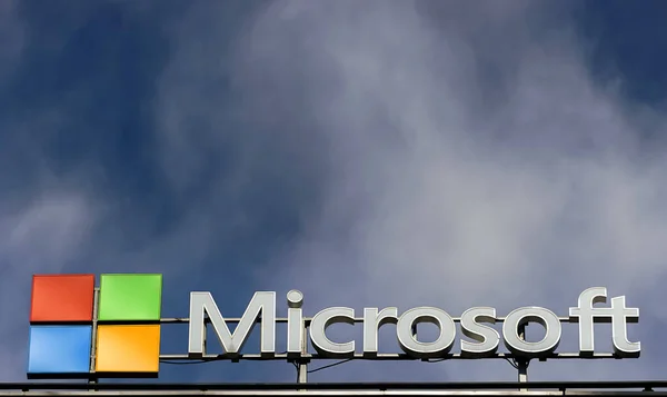 Bucharest Румунія Березня 2021 Логотип Microsoft Видно Над Штаб Квартирою — стокове фото