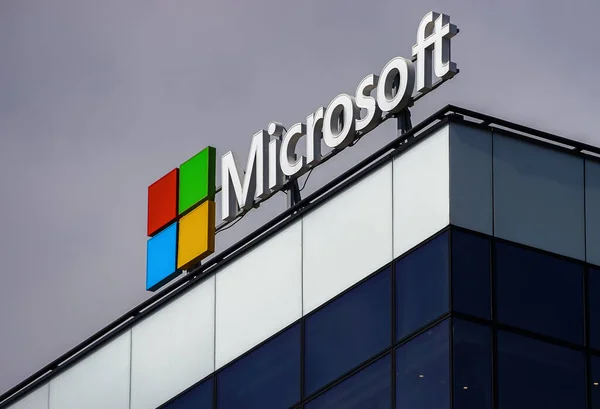 Boekarest Roemenië Maart 2021 Het Microsoft Logo Boven Het Hoofdkantoor — Stockfoto