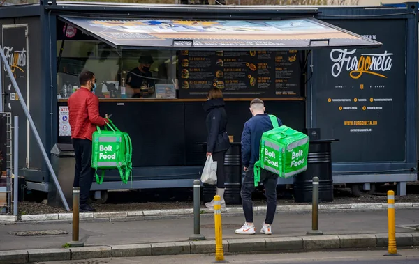 Bucarest Rumania Abril 2021 Bolt Food Delivery Couriers Hace Cola — Foto de Stock