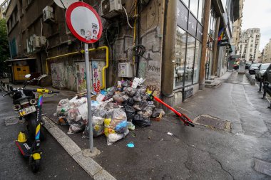 Bükreş, Romanya - 15 Haziran 2021: Belediye Başkanı Clotilde Armand 'ın sağlık hizmeti sağlayıcısı Romprest' e olan borçlarını ödemeyi reddetmesi üzerine Bükreş 'in 1..