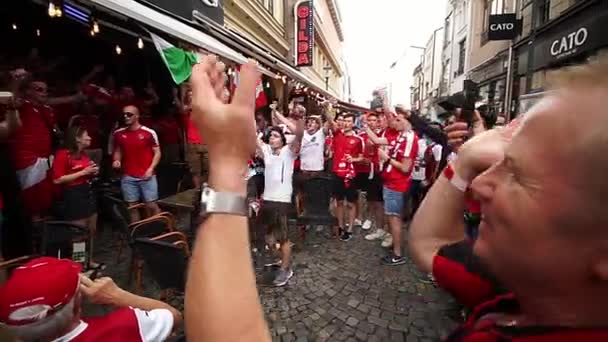 Bukarest Rumänien Juni 2021 Supporters Ukraine Austria Party Pubs Streets — Stockvideo