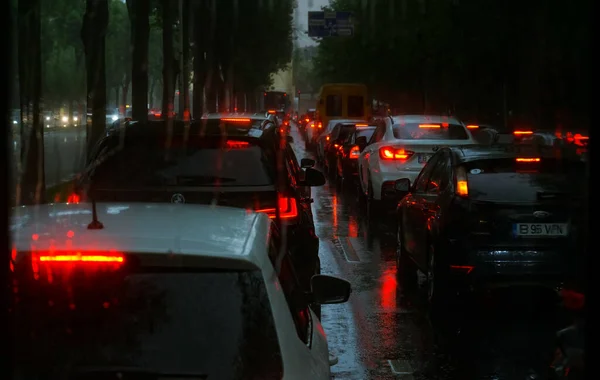 Bucarest Rumania Junio 2021 Los Coches Están Esperando Semáforo Rojo — Foto de Stock