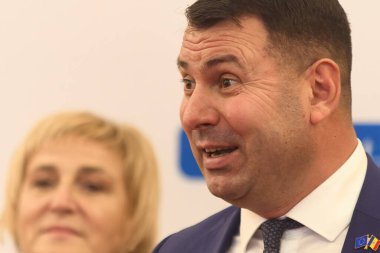 Bükreş, Romanya. 20 Ekim 2025: PPDA başkanı Vasile Costiuc, Romanya Birliği (AUR) ile Moldova Cumhuriyeti Demokrasi Partisi (PPDA) arasındaki işbirliği protokolünün imzalanması sırasında konuştu.