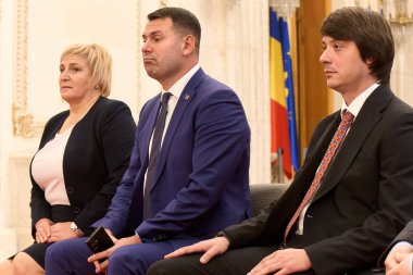 Bükreş, Romanya. 20 Ekim 2025: PPDA başkanı Vasile Costiuc (C), Romanya Birliği (AUR) ile Moldova Cumhuriyeti Demokrasi Partisi (PPDA) arasındaki işbirliği protokolünün imzalanmasına katıldı.