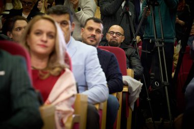 Bükreş, Romanya. 19 Aralık 2025: Romanya 'nın Reformcu Milliyetçi Partisi genel başkanı ve eski Sektör 4 ve 5 belediye başkanı Cristian Popescu Piedone (R), Bükreş' in yeni Belediye Başkanı Ciprian Ciucu 'nun yemin törenine katıldı.