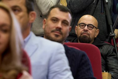 Bükreş, Romanya. 19 Aralık 2025: Romanya 'nın Reformcu Milliyetçi Partisi genel başkanı ve eski Sektör 4 ve 5 belediye başkanı Cristian Popescu Piedone (R), Bükreş' in yeni Belediye Başkanı Ciprian Ciucu 'nun yemin törenine katıldı.