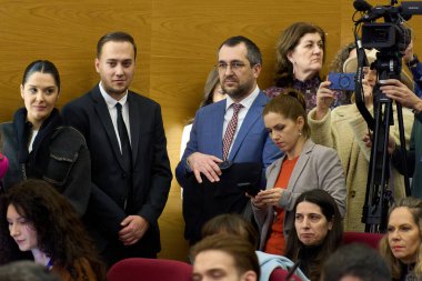 Bükreş, Romanya. 19 Aralık 2025: MEP Vlad Voiculescu (C), yeni Bükreş Belediye Başkanı Ciprian Ciucu 'nun Belediye Binası Genel Kurulu binasında düzenlenen yemin törenine katıldı.