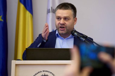 Bükreş, Romanya. 20 Aralık 2025: Bükreş 'in yeni Genel Başkanı Siprian Ciucu, Bükreş Belediyesi genel merkezinde basın toplantısı düzenledi..