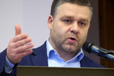 Bükreş, Romanya. 20 Aralık 2025: Bükreş 'in yeni Genel Başkanı Siprian Ciucu, Bükreş Belediyesi genel merkezinde basın toplantısı düzenledi..