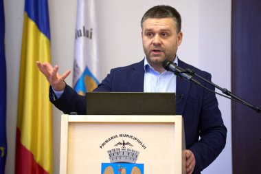 Bükreş, Romanya. 20 Aralık 2025: Bükreş 'in yeni Genel Başkanı Siprian Ciucu, Bükreş Belediyesi genel merkezinde basın toplantısı düzenledi..