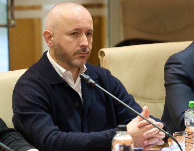 Bükreş, Romanya. 12 Ocak 2026: Transelectrica Genel Müdürlüğü Başkanı Stefanita Munteanu, Enerji Sektörü Bakanlar Kurulu toplantısına katıldı.