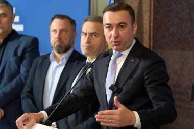 Bükreş, Romanya. 12 Ocak 2026: Romanya Enerji Bakanı Bogdan İvan, Enerji Sektörü Bakanlar Kurulu toplantısı sonrasında basın toplantısı düzenledi.