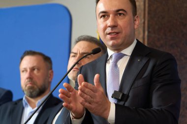 Bükreş, Romanya. 12 Ocak 2026: Romanya Enerji Bakanı Bogdan İvan, Enerji Sektörü Bakanlar Kurulu toplantısı sonrasında basın toplantısı düzenledi.