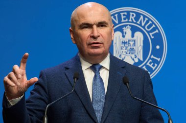 Bükreş, Romanya. 4 Şubat 2026: Romanya Başbakanı Ilie Bolojan, Romanya Hükümeti genel merkezi Victoria Sarayı 'nda kısa vadeli hükümet öncelikleri konulu bir basın toplantısı düzenledi.