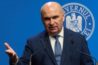 Bükreş, Romanya. 4 Şubat 2026: Romanya Başbakanı Ilie Bolojan, Romanya Hükümeti genel merkezi Victoria Sarayı 'nda kısa vadeli hükümet öncelikleri konulu bir basın toplantısı düzenledi.