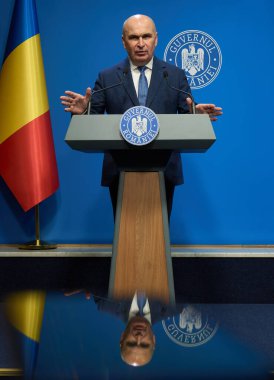Bükreş, Romanya. 4 Şubat 2026: Romanya Başbakanı Ilie Bolojan, Romanya Hükümeti genel merkezi Victoria Sarayı 'nda kısa vadeli hükümet öncelikleri konulu bir basın toplantısı düzenledi.