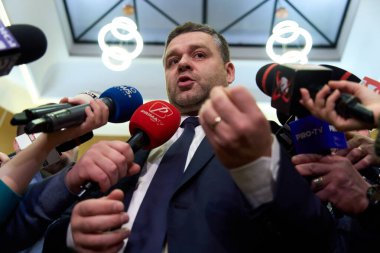 Bükreş, Romanya. 26 Şubat 2026: Bükreş Belediye Başkanı Siprian Ciucu Bükreş Belediyesi 'nde basın toplantısı düzenledi.