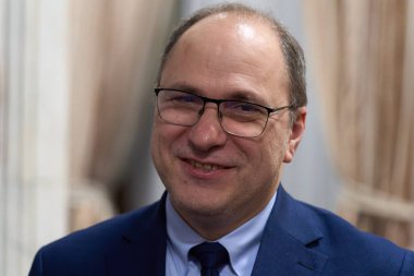 Bükreş, Romanya. 16. Mar, 2026: Eğitim Bakanı Mihai Dimian, 2026 bütçesini tartışmak üzere Romanya Parlamentosu 'nun eğitim komitelerinin toplantılarına katıldı..