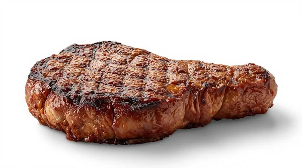 Beyaz izole edilmiş arka planda profesyonel çapraz kapaklı ızgara izleri olan kalın pirzola bifteği..