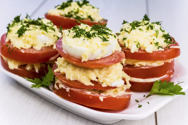 Pomodori ripieni di aglio e formaggio — Foto Stock