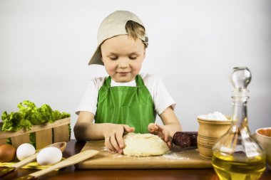 Pizza hamur hazırlama çocuk