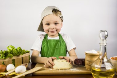 Pizza hamur hazırlama çocuk