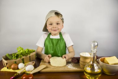 Pizza hamur hazırlama çocuk
