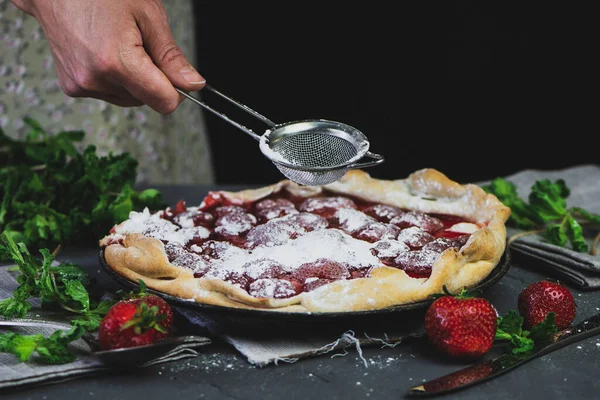 Homemade Puff Pastry Pie Fresh Strawberries Mint — Stock Photo, Image
