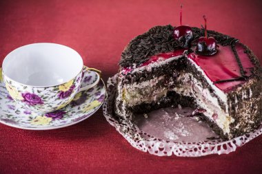 Kek kiraz ve çikolata ile