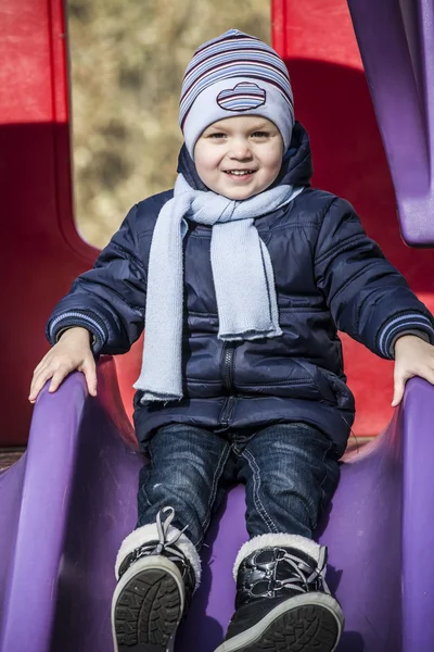 Niño en la calle — Foto de Stock